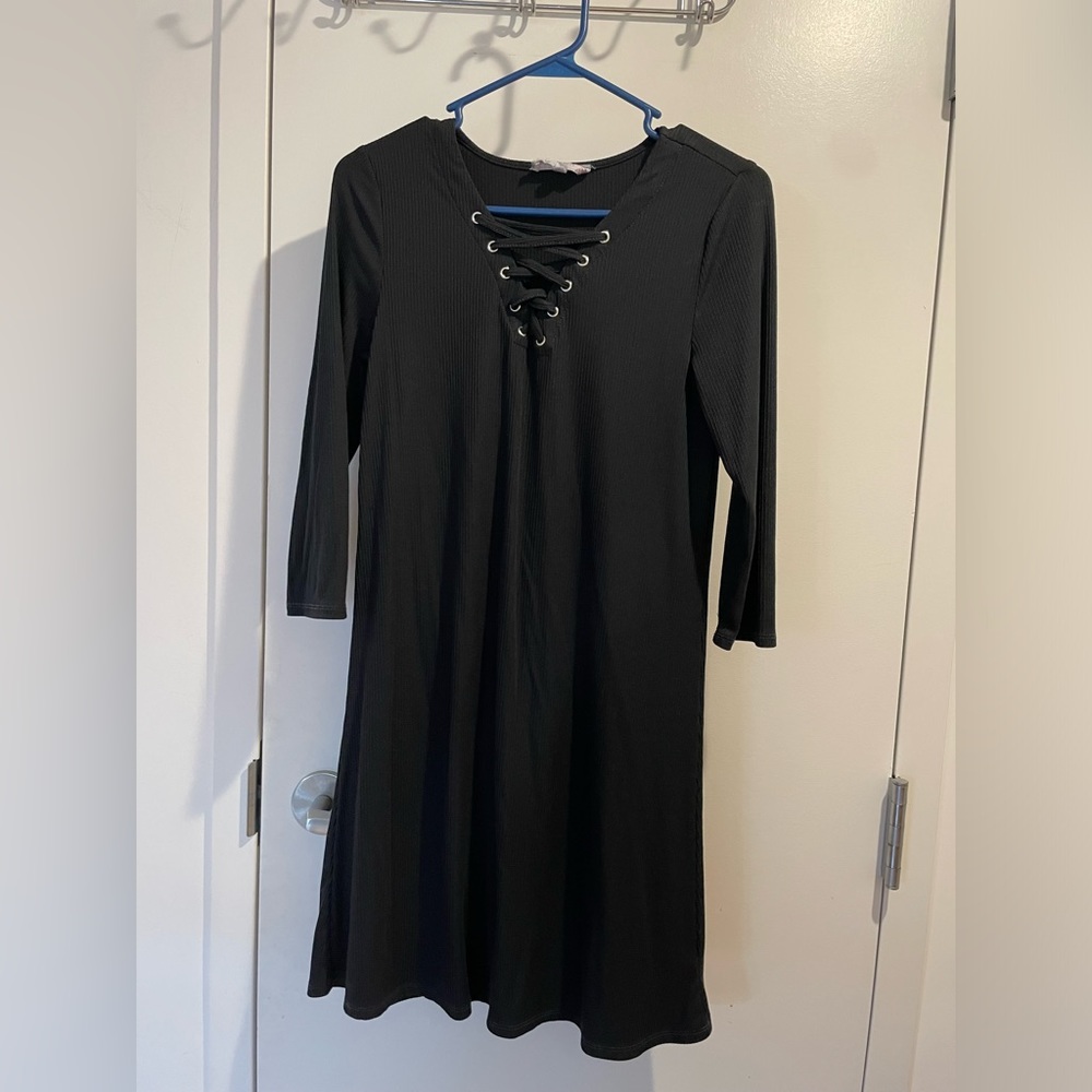 Medium Black Criss Cross Neck 3/4 Length Sleeve Dress